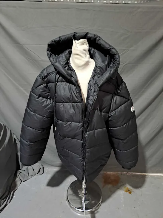 MONCLER ZIPPED PADDED COAT SIZE 3XL