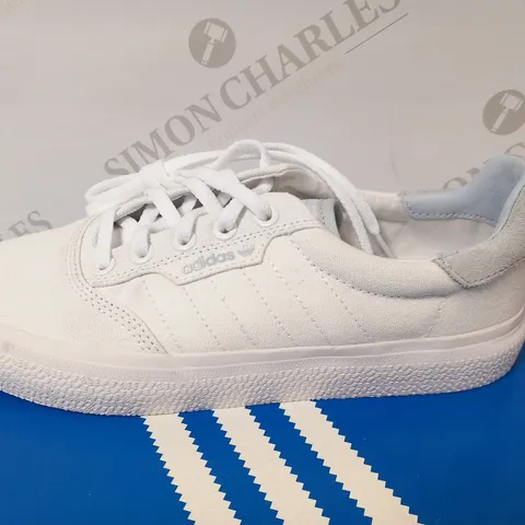 BOXED ADIDAS 3MC SIZE 6