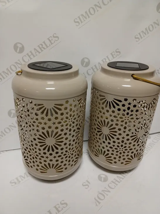 GARDEN REFLECTIONS SET OF 2 PATTERNED SOLAR LANTERNS, FLOWER