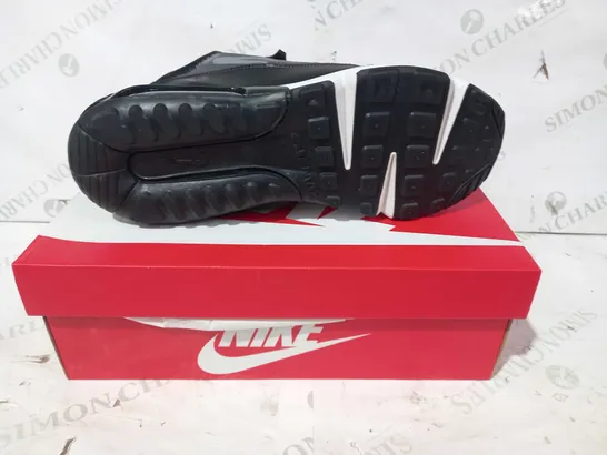 BOXED PAIR OF NIKE AIR MAX TRAINERS IN BLACK/GREY UK SIZE 10