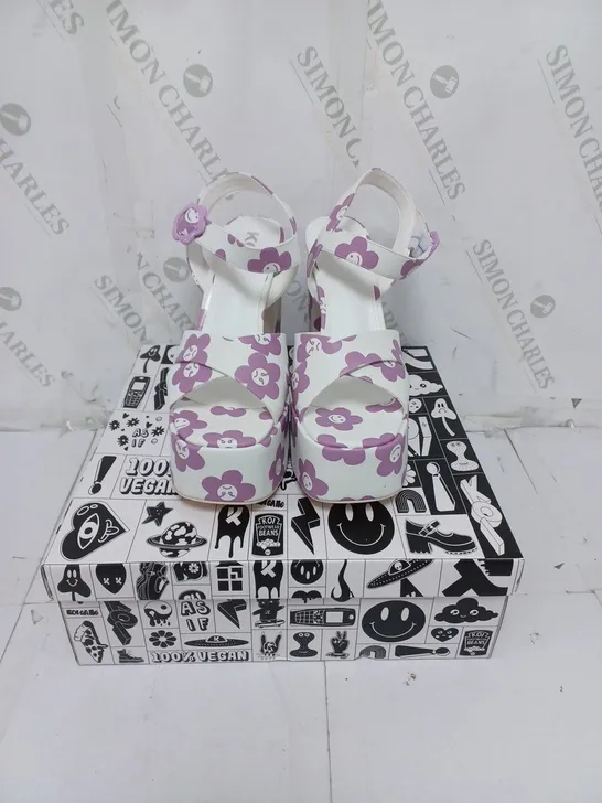 KOI FOOTWEAR LADIES WHITE WITH PURPLE FLOWERS HIGH HEELED SANDALS SIZE 6