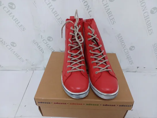 BOXED PAIR OF ADESSO BOOTS IN RED SIZE 6