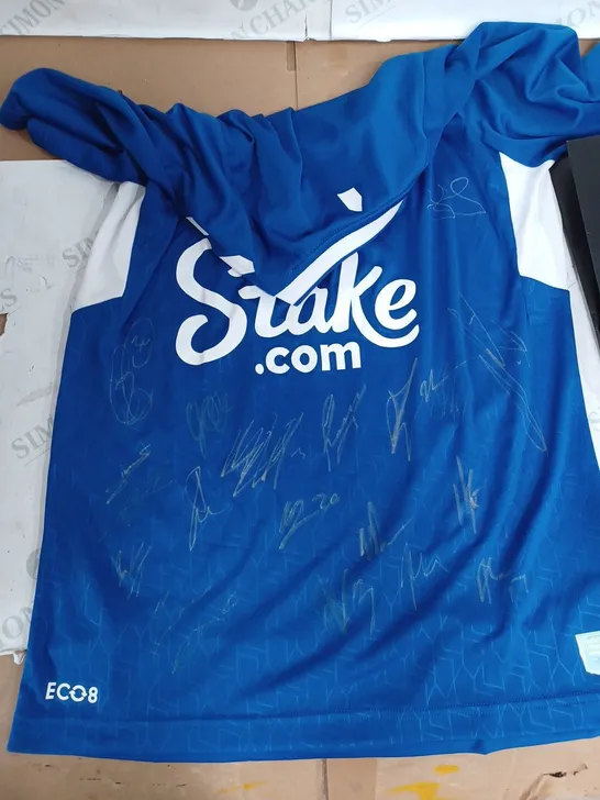 EVERTON SIGNED FOOTBALL SHIRT WITH BAG 