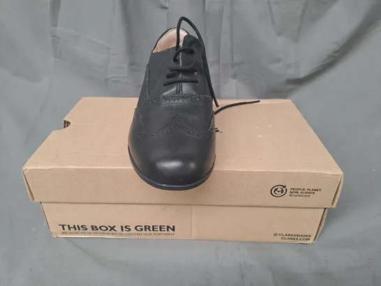 BOXED PAIR OF HAMBLE OAK LACE UP SHOES IN BLACK UK SIZE 8