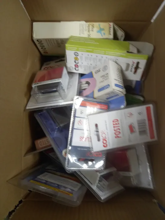 BOX OF APPROXIMATELY 20 ASSORTED OFFICE EQUIPMENT PRODUCTS TO INCLUDE STAPLERS, STAMPS, HOLE PUNCHERS ETC 