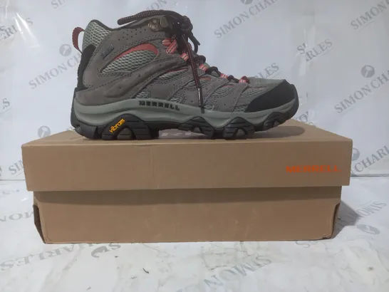 BOXED PAIR OF MERRELL MOAB 3 MID GTX SHOES IN STONE COLOUR UK SIZE 6
