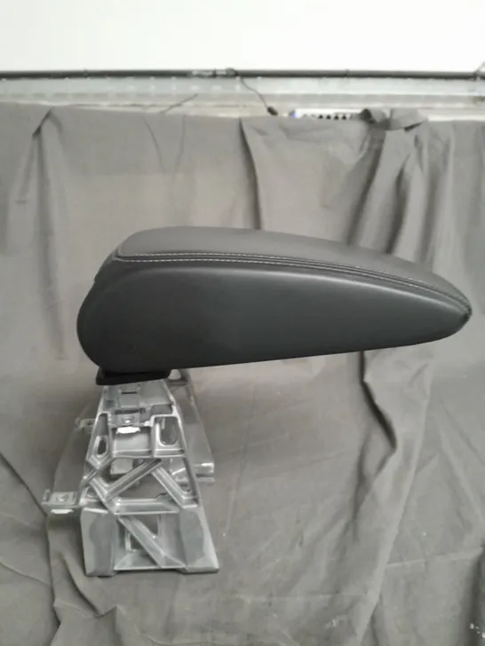 AUDI A3 ARM REST 