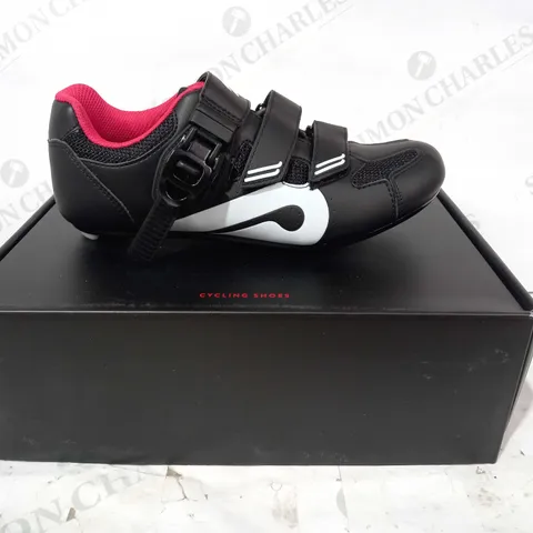 BOXED PAIR OF PELOTON CYCLING SHOES IN BLACK/RED EU SIZE 38