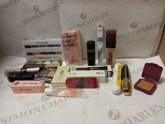 LOT OF APPROX 15 ASSORTED MAKEUP PRODUCTS TO INCLUDE E.L.F LIPSTICK, REFY LIP GLOSS, DOLL BEAUTY LIPSTICK, ETC