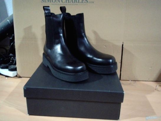 BOXED PAIR OF HUSH CHELSEA BOOTS BLACK SIZE 39
