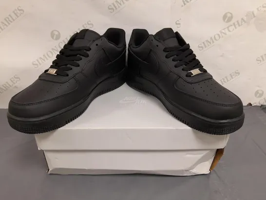 BOXED PAIR OF NIKE AIR FORCE 1 '07 SHOES IN BLACK UK SIZE 9