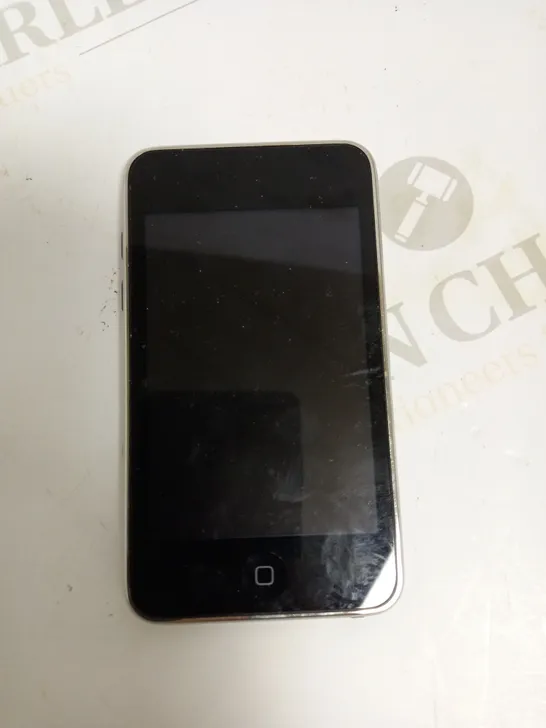 APPLE IPOD TOUCH 32GB (A1318, 3RD GEN)