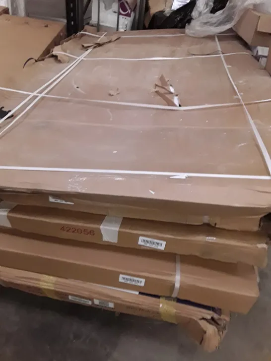 PALLET OF ASSORTED SHOWER TRAYS/DOORS