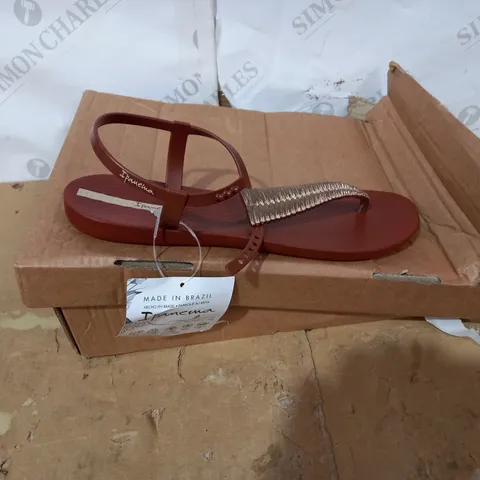 BOXED PAIR OF IPAMEMA SANDALS SIZE 40