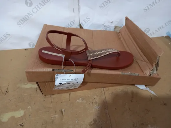 BOXED PAIR OF IPAMEMA SANDALS SIZE 40