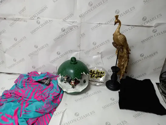 BOX OF APPROX 20ASSORTED ITEMS TO INCLUDE - CHRISTMAS SNOW BAUBLE - ALIEN TAPE - KIM&CO JUMPSUIT ECT