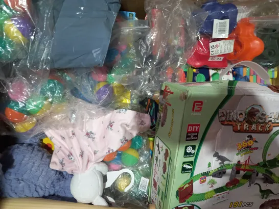 BOX OF APPROXIMATELY 20 ASSORTED TOYS AND GAMES TO INCLUDE CLEMENTONI DISNEY 1000 PIECE PUZZLE, JURASSIC WORLD DINO ESCAPE SLASH N' BATTLE SCORPIOS REX, ETC