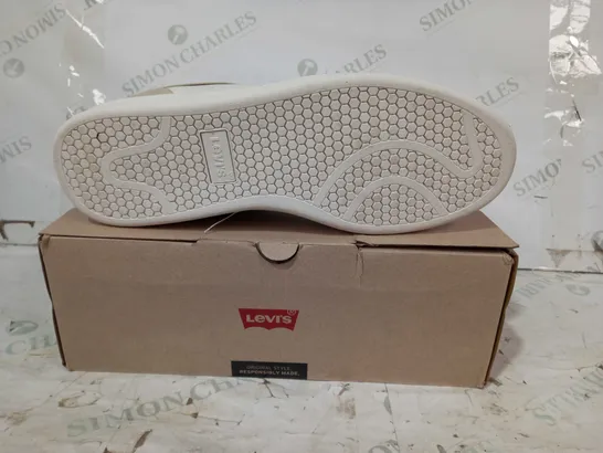 BOXED PAIR OF LEVI'S BILLY 2.0 SHOES IN WHITE/BEIGE UK SIZE 12