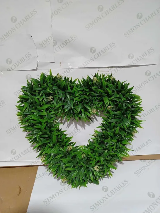 GARDEN REFLECTIONS OUTDOOR PRE-LIT HEART WREATH