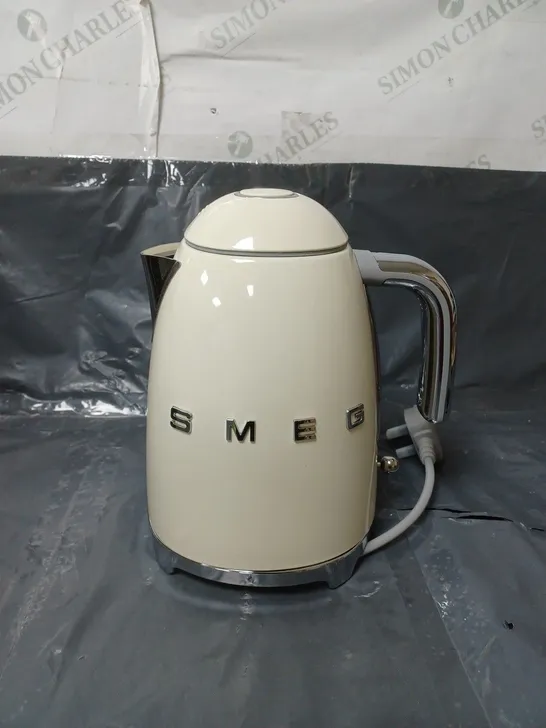 BOXED SMEG KETTLE CREAM