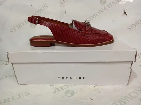 BOXED PAIR OF TOPSHOP LISBON SLIP ON SHOES IN RUST COLOUR WITH CHAIN UK SIZE 5