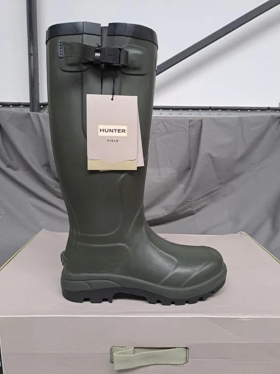 BOXED PAIR OF HUNTER BALMORAL CLASSIC WATERPROOF BOOTS IN DARK OLIVE SIZE 5