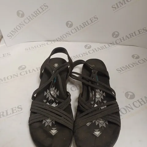 BOXED PAIR OF SKECHERS REGGAE SANDALS - SIZE NOT SPECIFIED