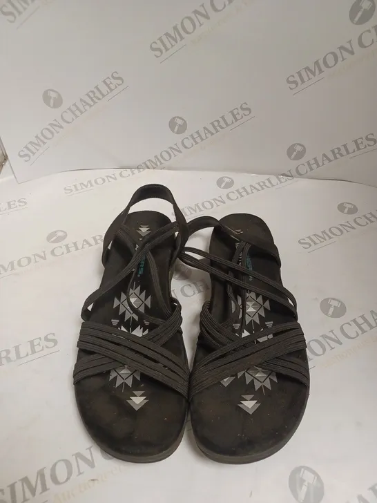 BOXED PAIR OF SKECHERS REGGAE SANDALS - SIZE NOT SPECIFIED