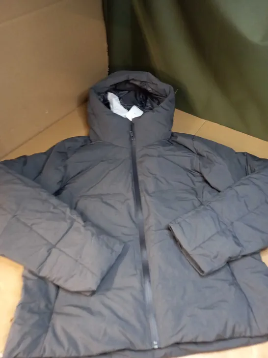 MENS CARE FULL ZIPPED PADDED COAT SIZE M