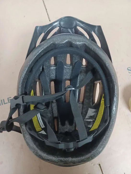 CHALLENGE BIKE HELMET  SIZE UNKNOW 