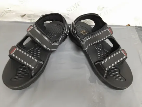 BOXED PAIR OF DESIGNER OPEN TOE SANDALS IN BLACK EU SIZE 45