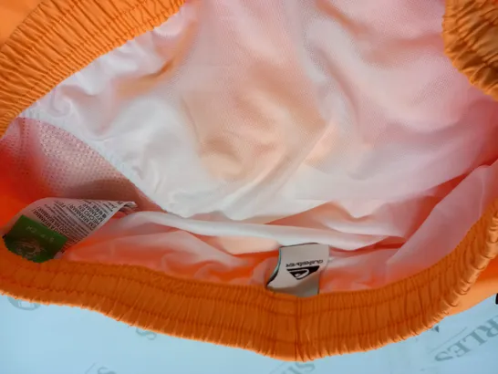 QUICKSILVER ORANGE SHORTS - S