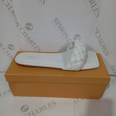BOXED PAIR OF SIMI LONDON FLIPFLOPS SIZE 7