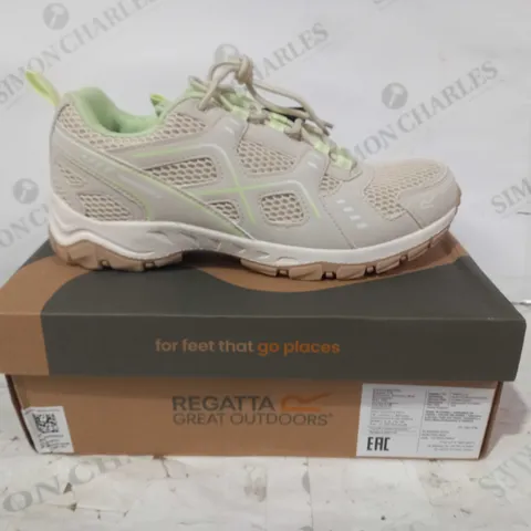 BOXED PAIR OF REGATTA LADY VENDEAVOUR ES WP SHOES IN BARLEY WHITE/LIME CREAM UK SIZE 7