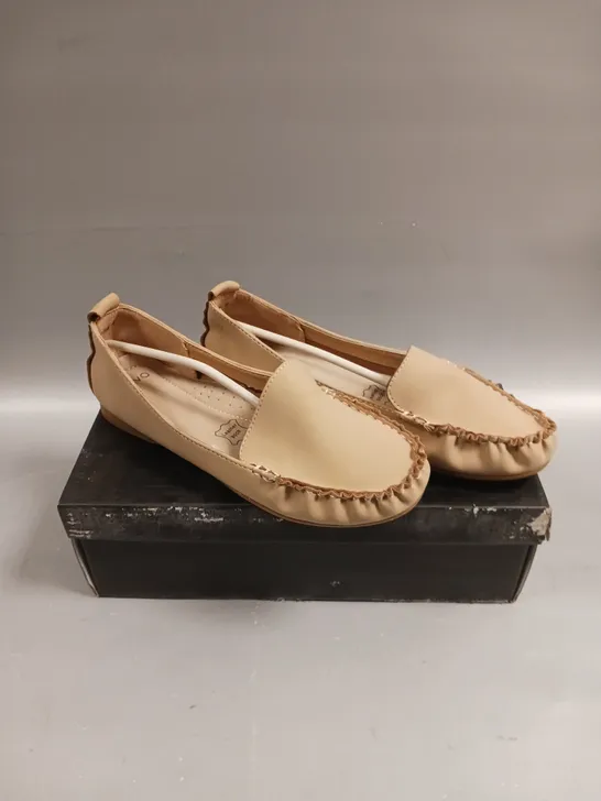 BOXED PAIR OF NOVO EDNA SLIP ON SANDALS IN NUDE - 8