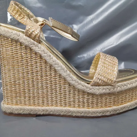 BOXED PAIR OF MARQUIIZ OPEN TOE PLATFORM HIGH WEDGE SANDALS IN METALLIC GOLD EU SIZE 37