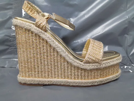 BOXED PAIR OF MARQUIIZ OPEN TOE PLATFORM HIGH WEDGE SANDALS IN METALLIC GOLD EU SIZE 37