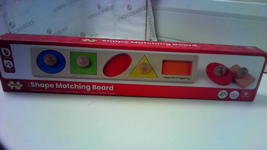 WOODEN SHAPE MATCHING BOARD AGE 12 MTHS+
