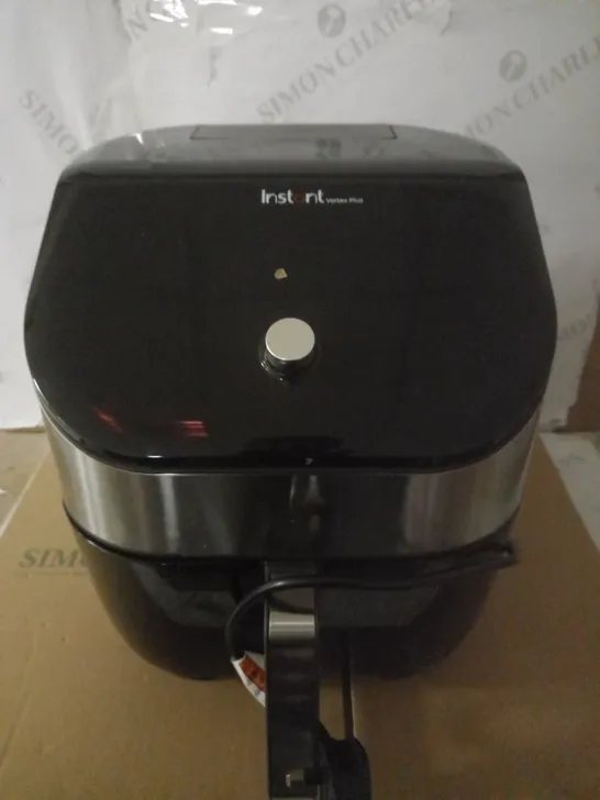 INSTANT VORTEX PLUS WITH CLEARCOOK DIGITAL HEALTH AIR FRYER