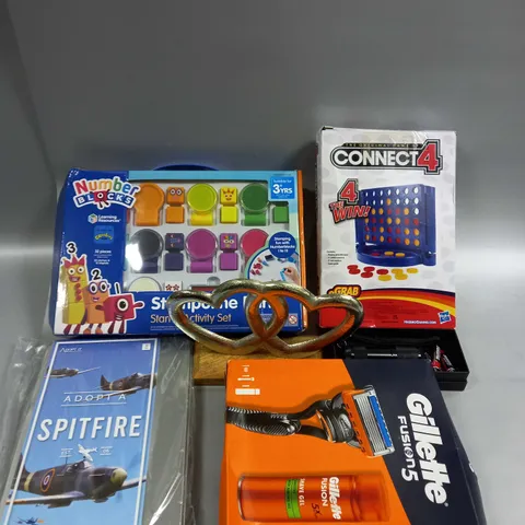 APPROXIMATELY 15 ASSORTED HOUSEHOLD PRODUCTS TO INCLUDE MINI TORCH, CONNECT 4 ON THE GO GAME, PERSONALISED HEART ORNAMENT ETC