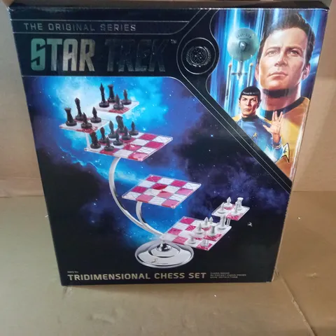 BOXED STAR TREK TRIDIMENSIONAL CHESS SET 