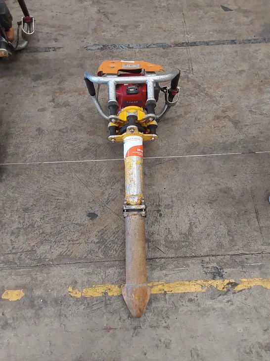 ROBEL 62.05 2 STROKE VERTICAL TAMPER - RAILWAY MAINTENANCE TOOL