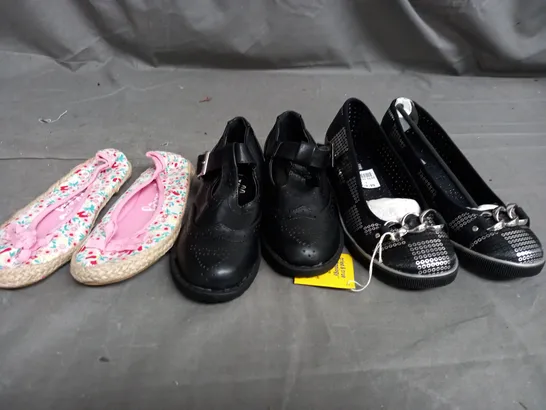 APPROXIMATELY 14 ASSORTED KIDS PAIRS OF SHOES IN VARIOUS COLOURS, STYLES, AND SIZES