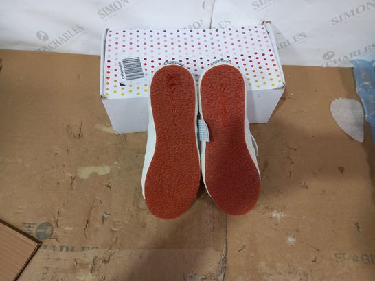 BOXED PAIR OF SUPERGA TRAINERS SIZE 39