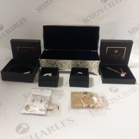 APPROXIMATELY 13 PIECES OF ASSORTED JEWELLERY TO INCLUDE; TREAT REPUBLIC, 9CT GOLD RINGS AND ACCESSORIZE