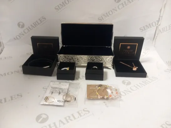 APPROXIMATELY 13 PIECES OF ASSORTED JEWELLERY TO INCLUDE; TREAT REPUBLIC, 9CT GOLD RINGS AND ACCESSORIZE