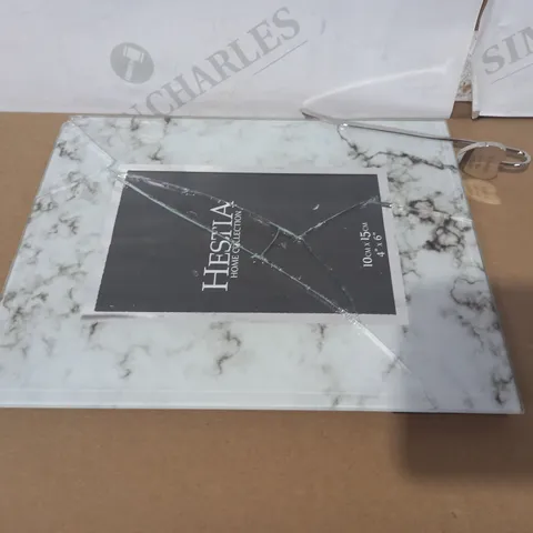 LOT OF 2 ASSORTED HOUSEHOLD ITEMS TO INCLUDE DESIGNER GLASS MARBLE PHOTO FRAME, AND PERSONALISED SILVER EFFECT BOOKMARK - COLLECTION ONLY