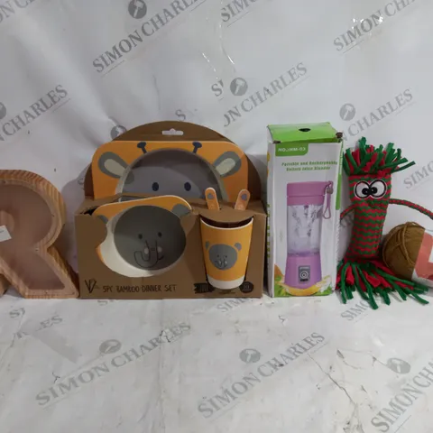 BOX OF APPROXIMATELY 15 ASSORTED ITEMS TO INCLUDE - BAMBOO 5 PEICE DINNER SET - TWO HAND COLOUR THEORY COTTON WOOL - PORTABLE BLENDER ECT