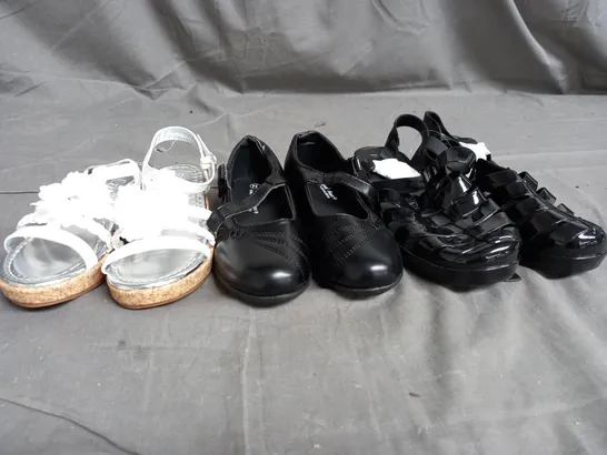 APPROXIMATELY 12 ASSORTED KIDS PAIRS OF SHOES IN VARIOUS COLOURS, STYLES, AND SIZES