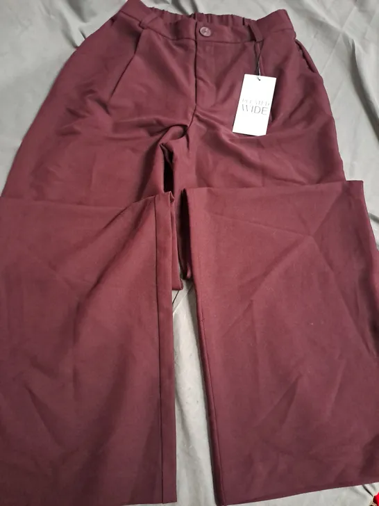 STRADIVARIUS PLEATED WIDE TROUSERS, WINE - SIZE 8